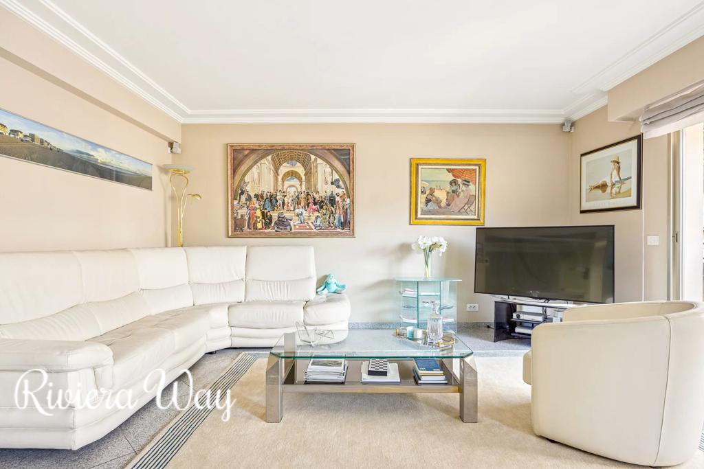 2 room apartment in Cannes, photo #4, listing #105621894
