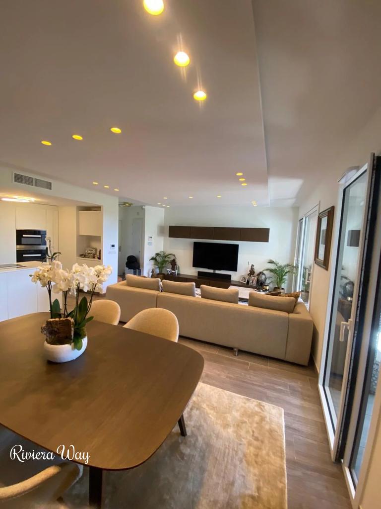 4 room apartment in Èze, photo #9, listing #106563366