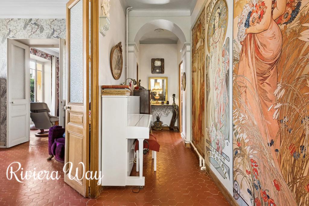 8 room villa in Grasse, photo #5, listing #106185114