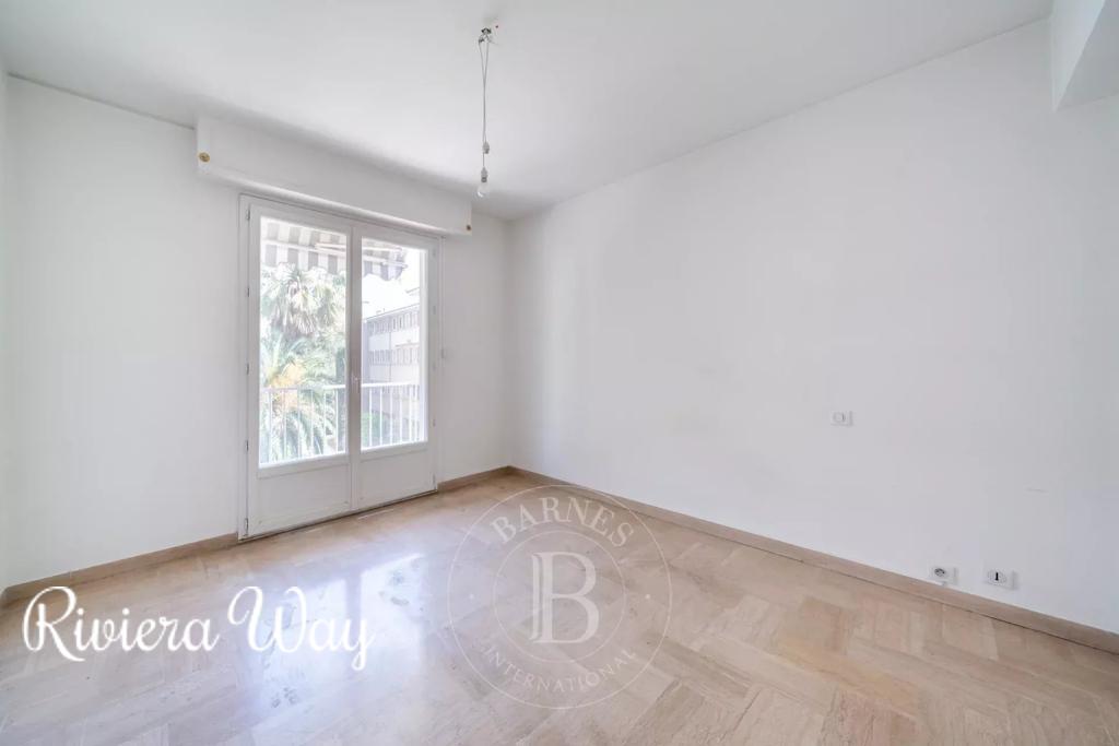 3 room apartment in Cannes, photo #7, listing #100673412