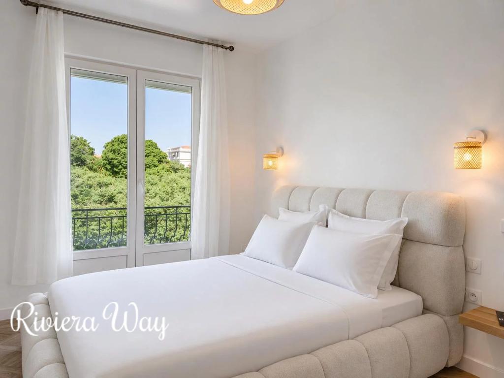 8 room apartment in Juan-les-Pins, photo #7, listing #106787478