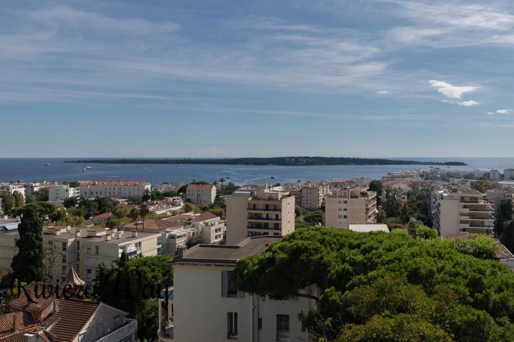 4 room apartment in Cannes, photo #1, listing #106239756