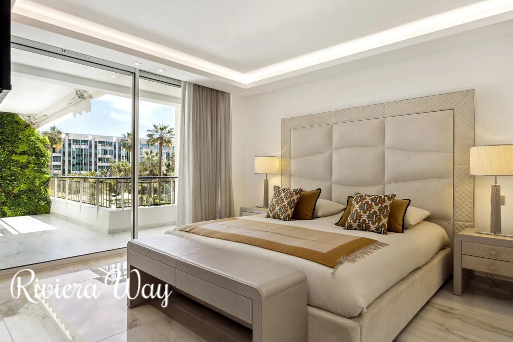 4 room apartment in Cannes, photo #9, listing #103125666