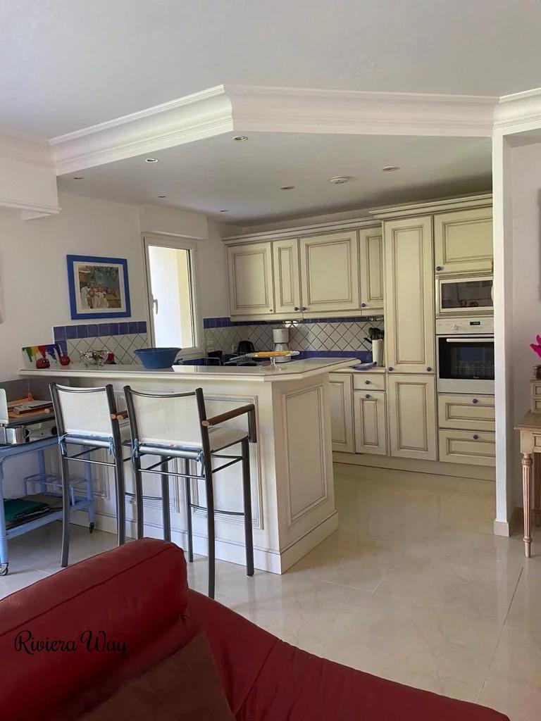 Apartment in Antibes, photo #4, listing #104189778