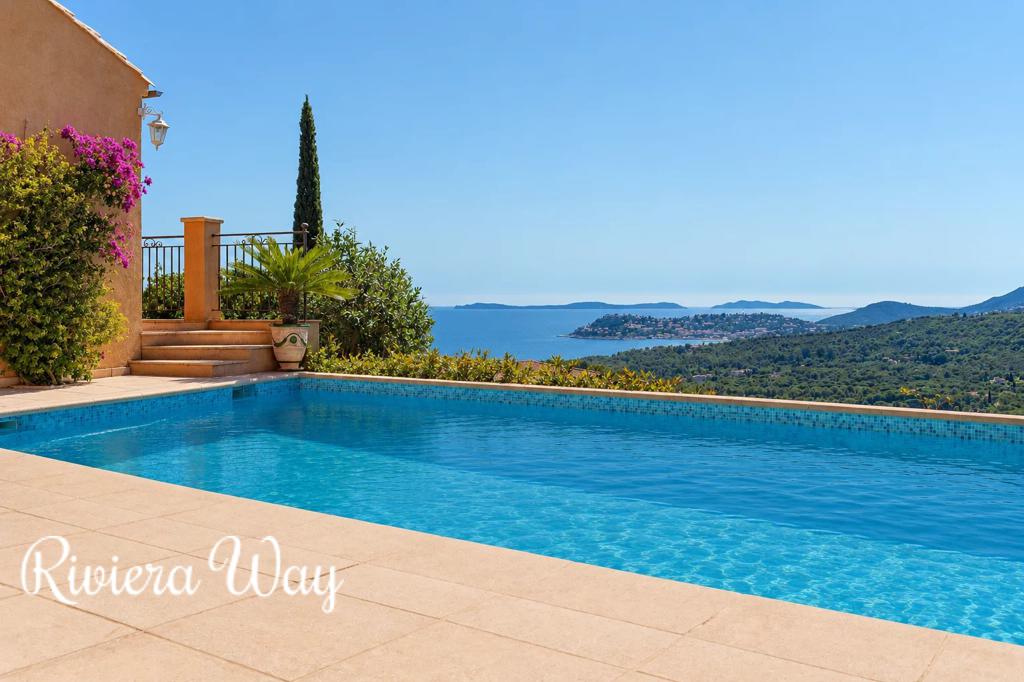 Villa in La Croix-Valmer, photo #3, listing #106343118