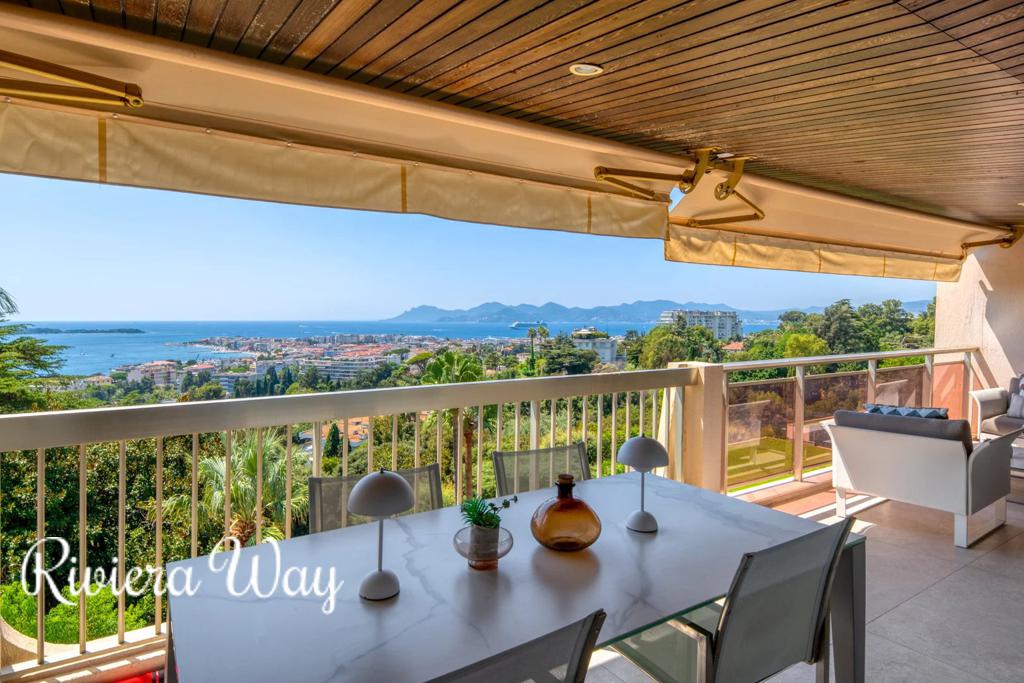4 room apartment in Cannes, photo #3, listing #106898358