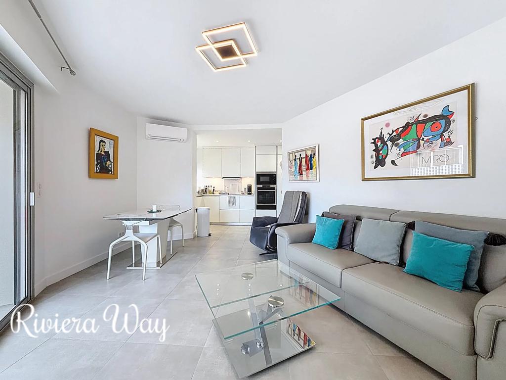3 room apartment in Cannes, photo #3, listing #105470064