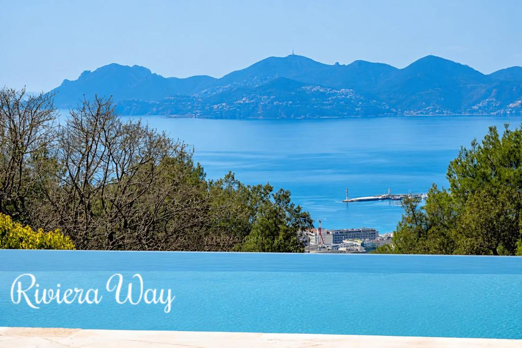 14 room villa in Cannes, photo #2, listing #106570044