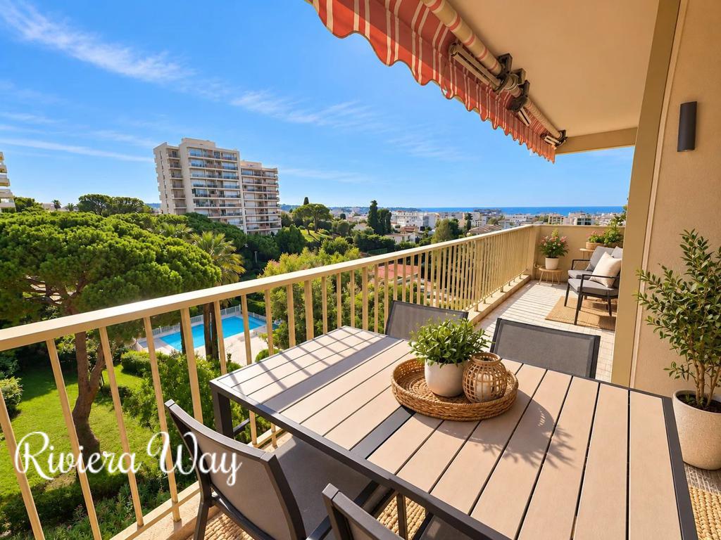 4 room apartment in Antibes, photo #3, listing #107069550