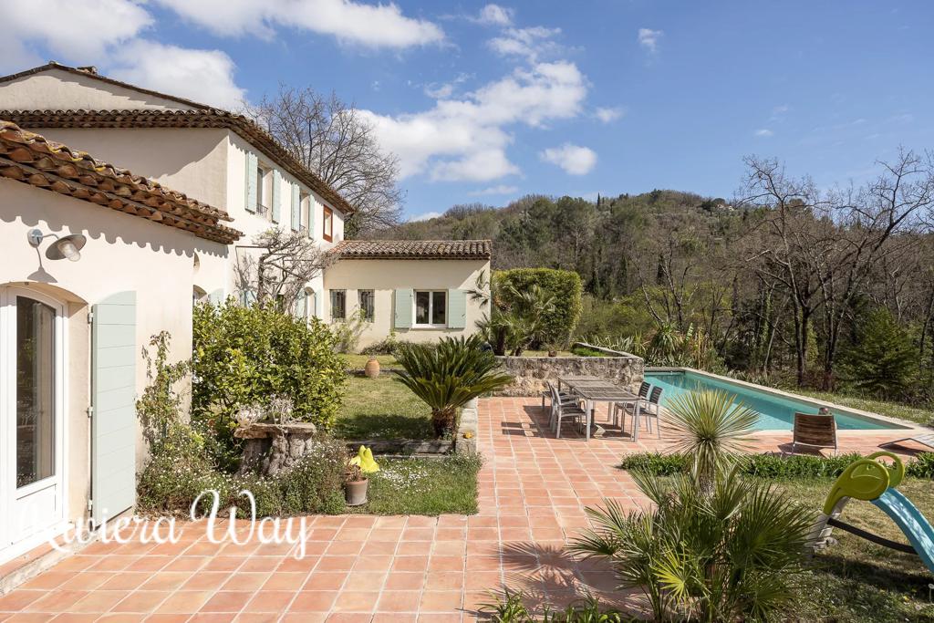 8 room villa in Grasse, photo #10, listing #94114608