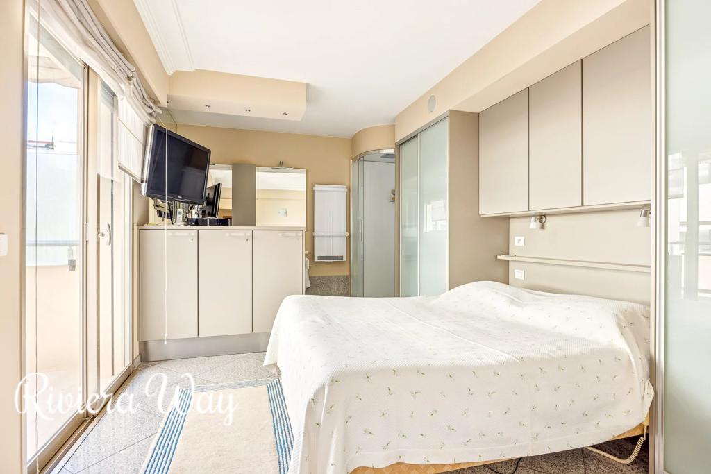 2 room apartment in Cannes, photo #9, listing #105621894