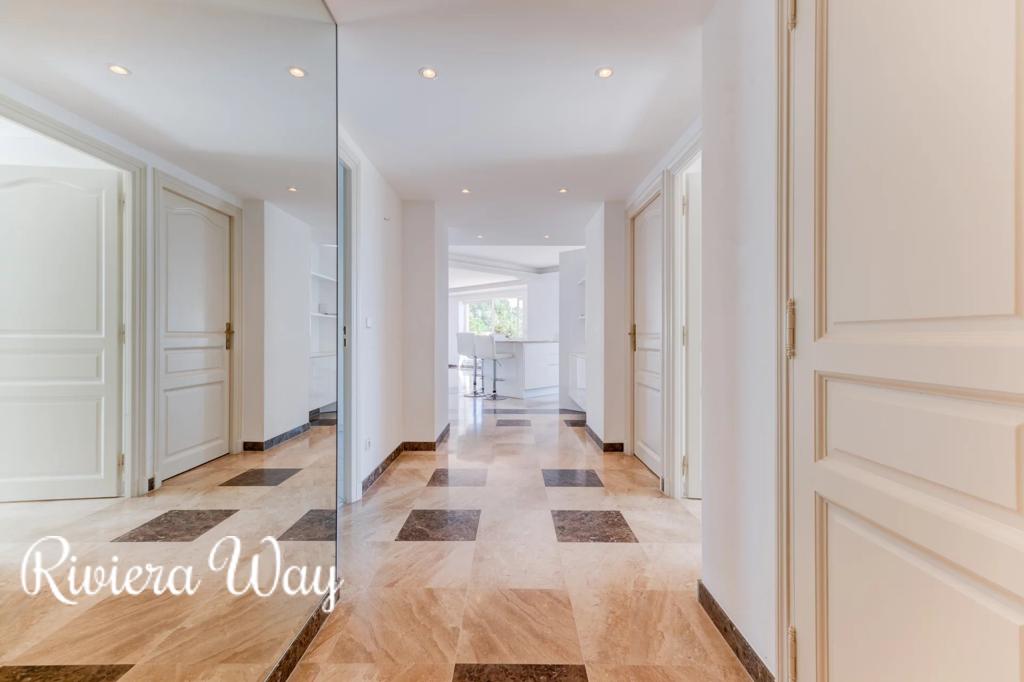 4 room apartment in Cannes, photo #6, listing #106239756
