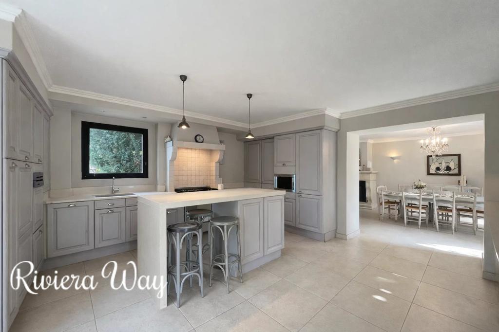 6 room villa in Le Rouret, photo #7, listing #105666540
