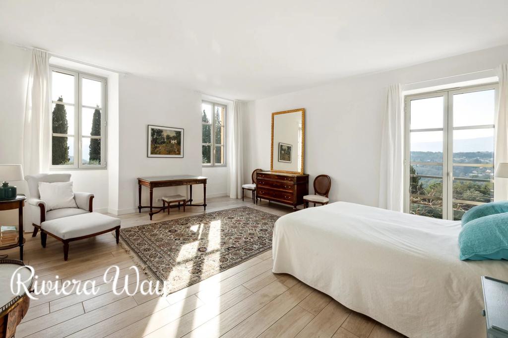 11 room villa in Grasse, photo #8, listing #99430044