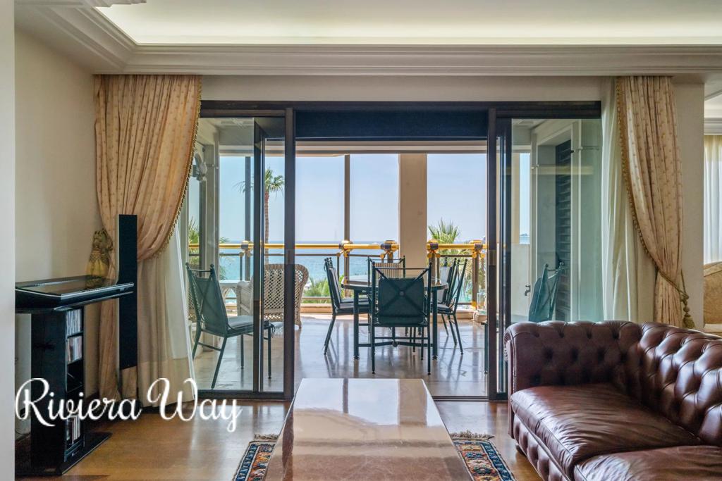 6 room apartment in Boulevard de la Croisette, photo #3, listing #104070078