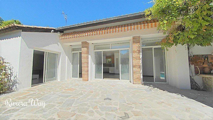 5 room villa in Cap d'Antibes, photo #8, listing #85356558