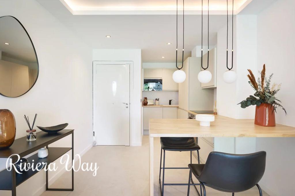 2 room apartment in Cannes, photo #3, listing #106636572