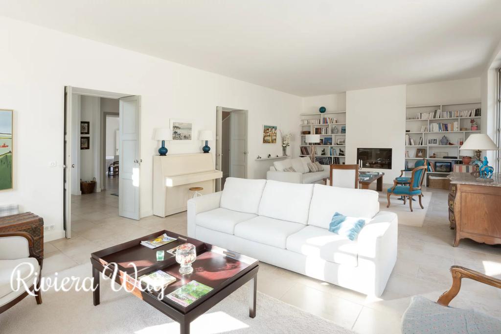 11 room villa in Grasse, photo #7, listing #99430044