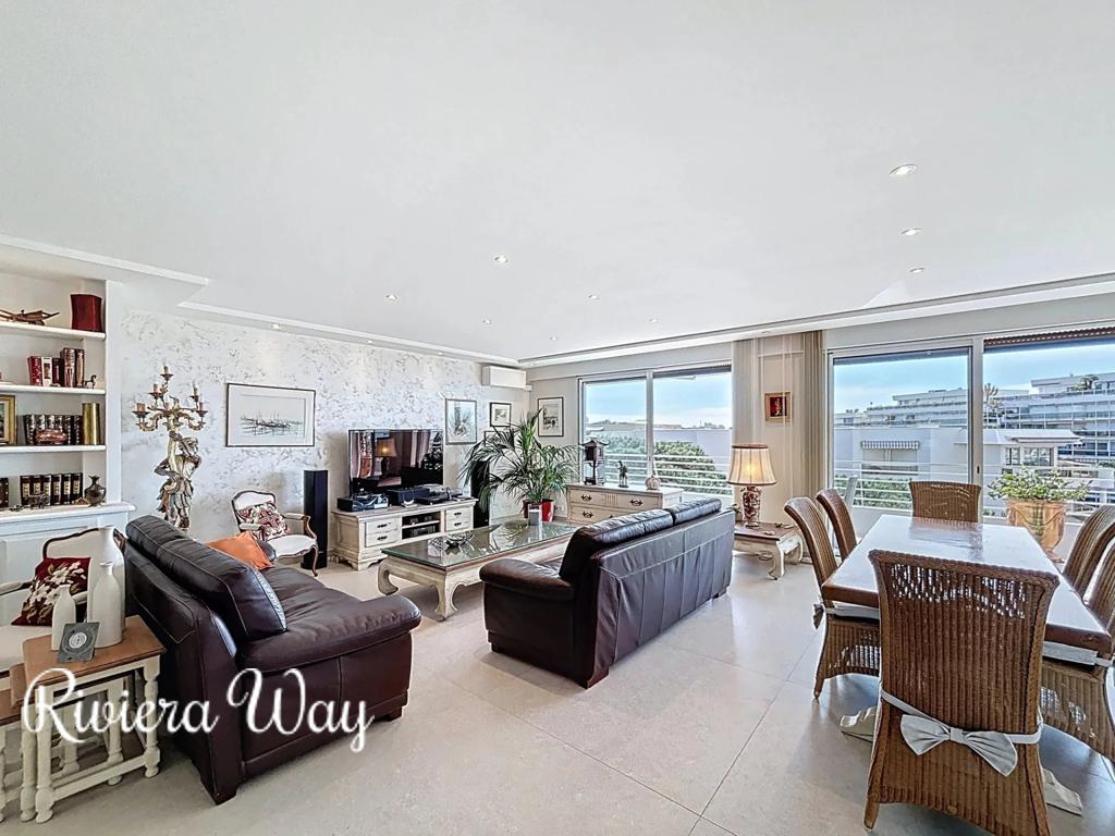 4 room apartment in Antibes, photo #3, listing #103166574