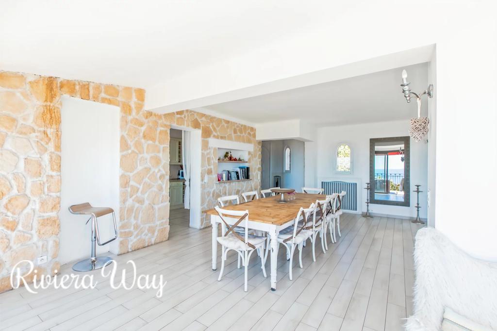 8 room villa in Cannes, photo #3, listing #106284192