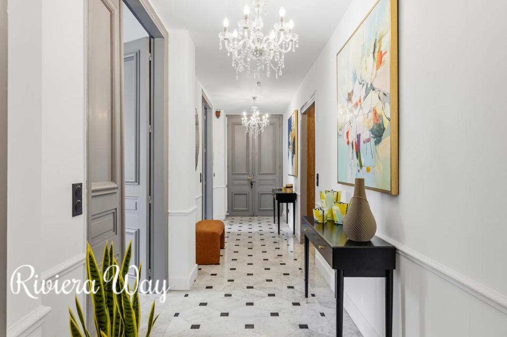 5 room apartment in Cannes, photo #3, listing #106461180