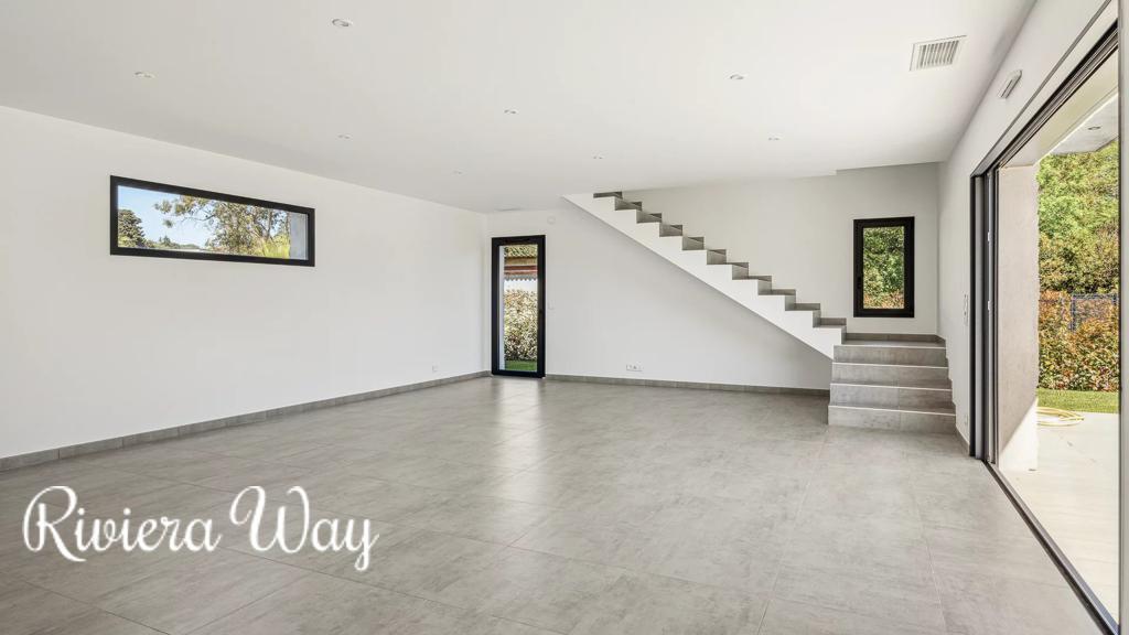 6 room villa in Mougins, photo #1, listing #99759870