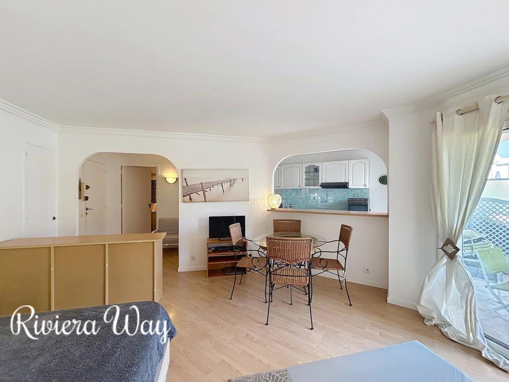 1 room apartment in Cap d'Antibes, photo #10, listing #104413302