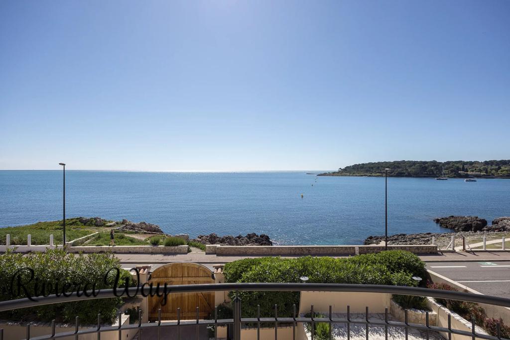 6 room villa in Cap d'Antibes, photo #1, listing #99759702