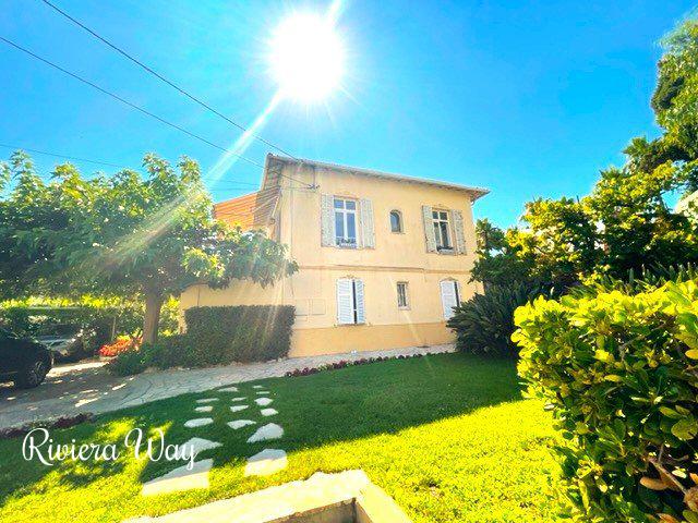 8 room villa in Cap d'Antibes, photo #10, listing #89638038