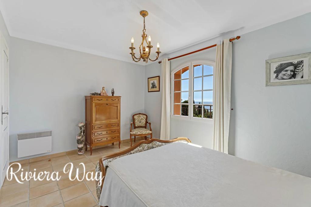Villa in La Croix-Valmer, photo #10, listing #106343118