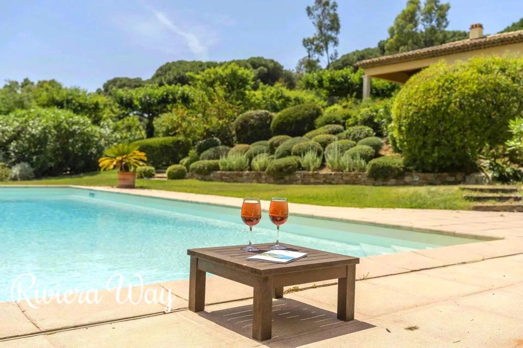 8 room villa in La Croix-Valmer, photo #5, listing #103229952