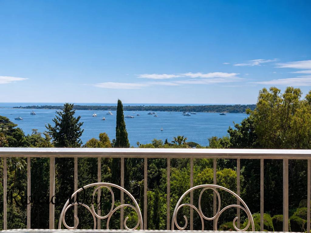 3 room apartment in Cannes, photo #3, listing #106342866
