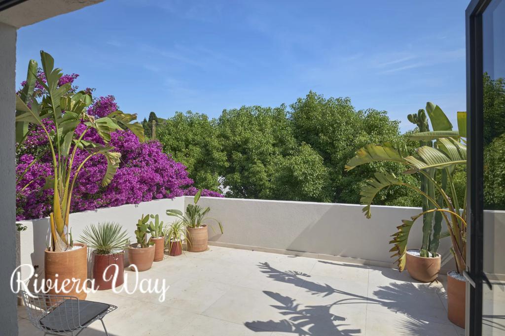 6 room villa in Cannes, photo #8, listing #99851346