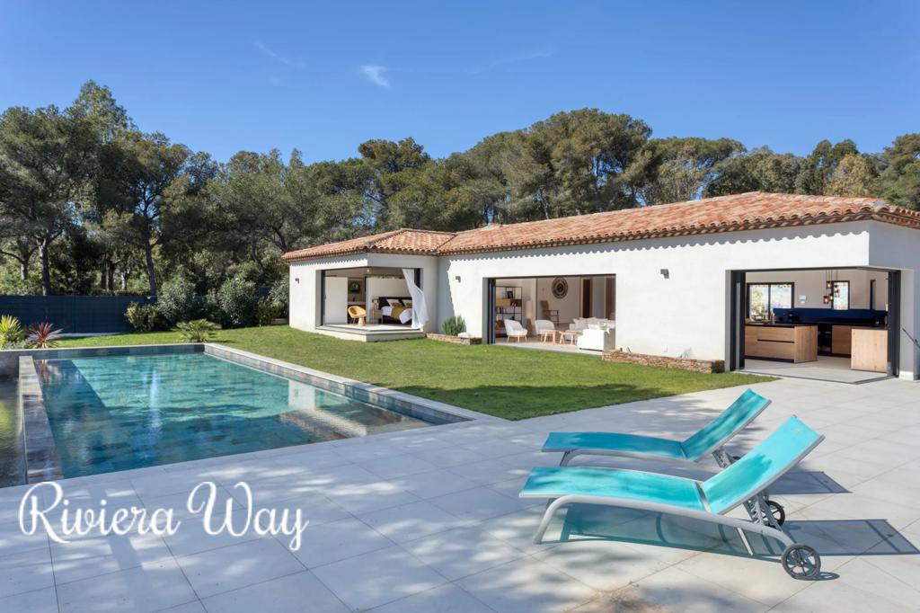 7 room villa in La Croix-Valmer, photo #3, listing #103324410