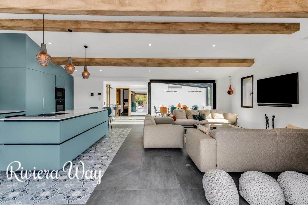7 room villa in La Croix-Valmer, photo #7, listing #105951678