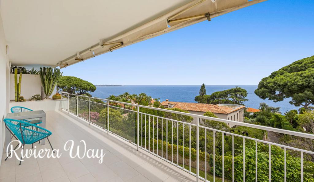 3 room apartment in Cannes, photo #1, listing #106444170