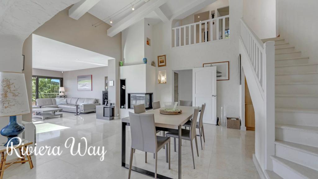 8 room villa in Roquebrune-sur-Argens, photo #9, listing #104358954