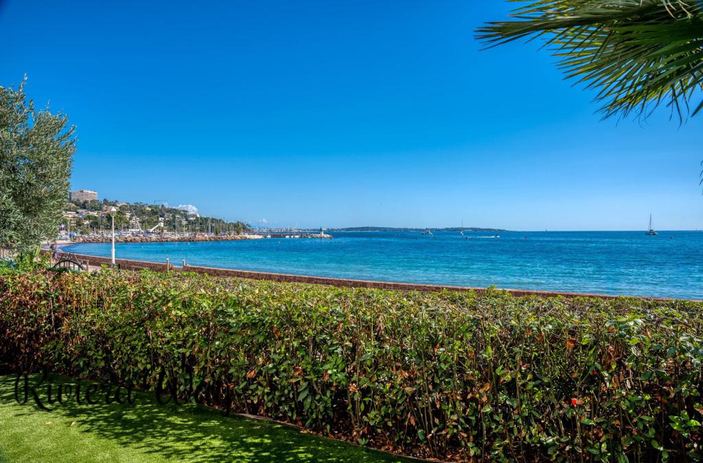4 room apartment in Cannes, photo #4, listing #107122050