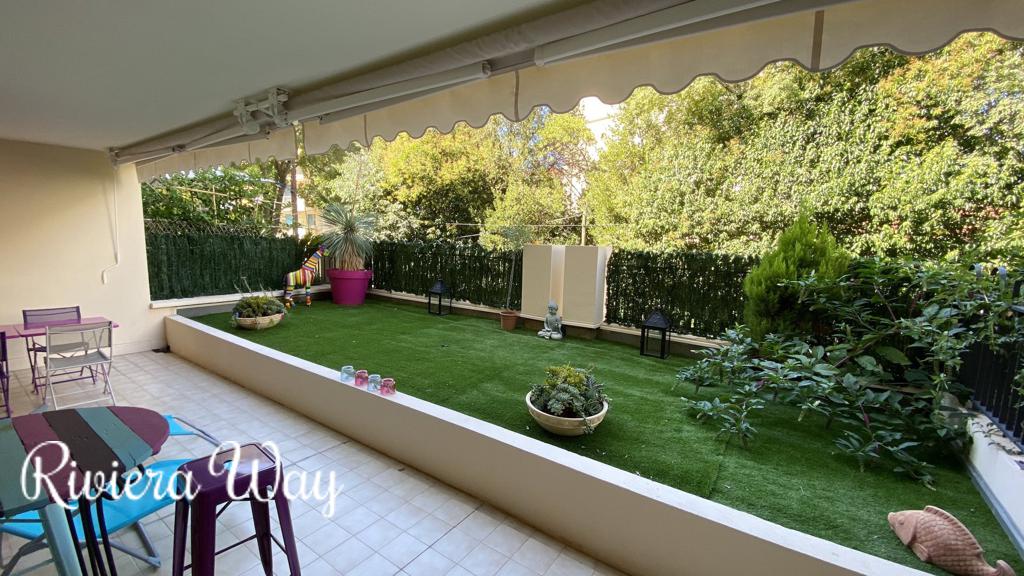 Apartment in Cannes, 61 m², photo #1, listing #80790738