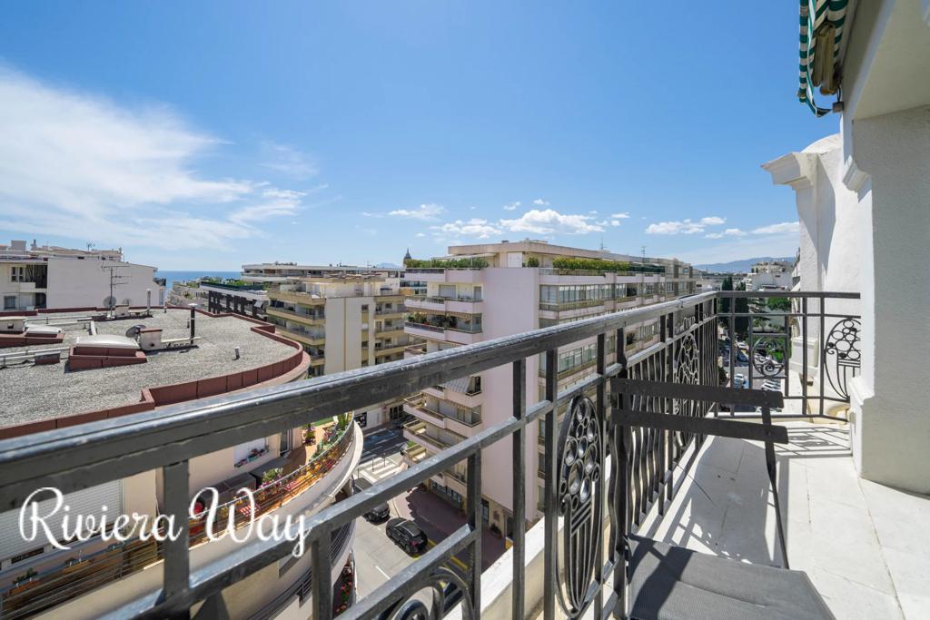 3 room penthouse in Cannes, photo #3, listing #97898472