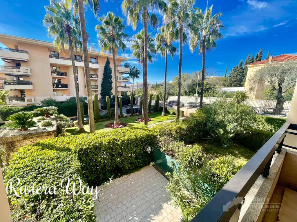 4 room apartment in Cannes, photo #1, listing #93485154