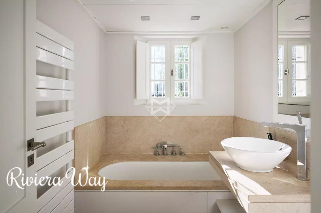 7 room villa in La Croix-Valmer, photo #10, listing #105676200