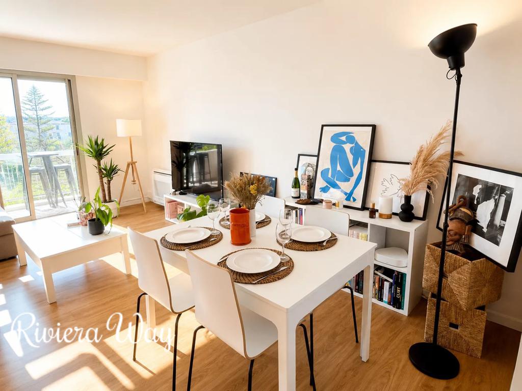 3 room apartment in Antibes, photo #2, listing #106488648