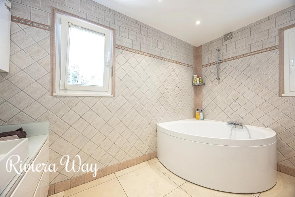 Villa in Aspremont, photo #2, listing #104440602