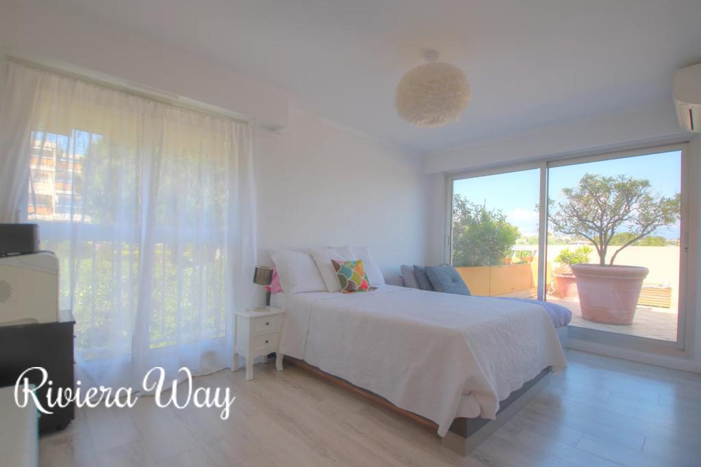 4 room apartment in Antibes, photo #2, listing #103378464