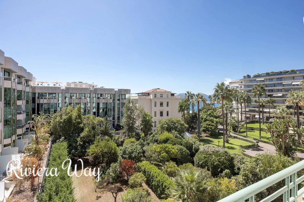 5 room apartment in Cannes, photo #4, listing #104256516