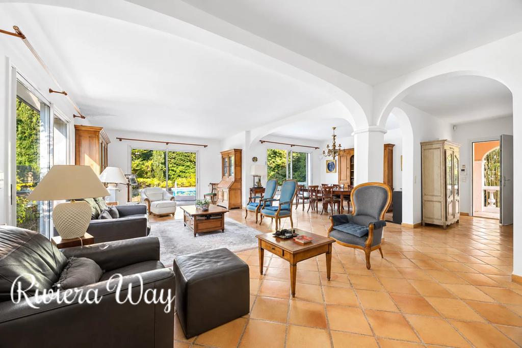 6 room villa in Antibes, photo #2, listing #107113986