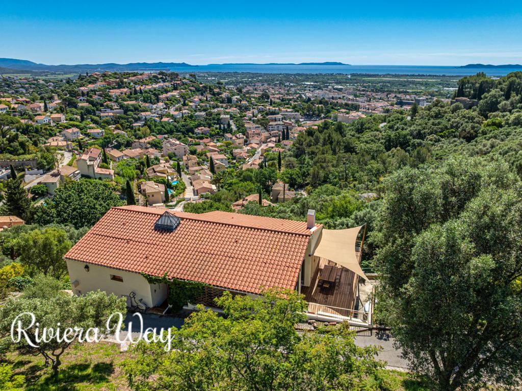 5 room villa in Hyères, photo #1, listing #106305528