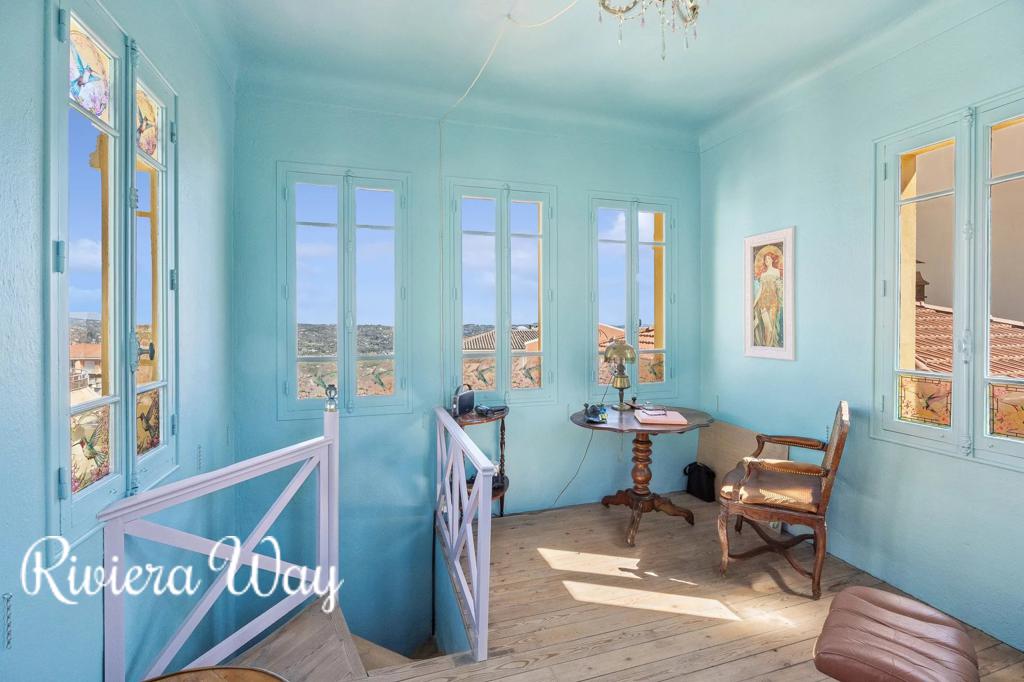 8 room villa in Grasse, photo #8, listing #106185114