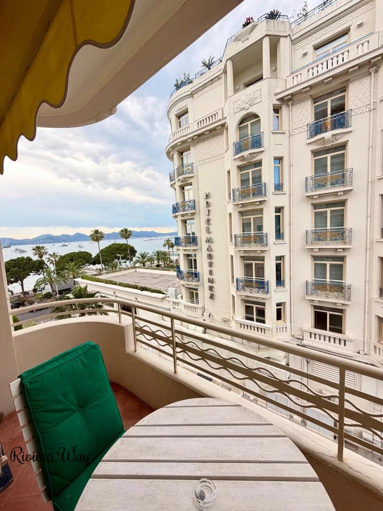 1 room apartment in Boulevard de la Croisette, photo #2, listing #106393728